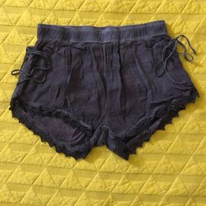 GYPSIES 100% RAYON SHORTS SIZE SMALL